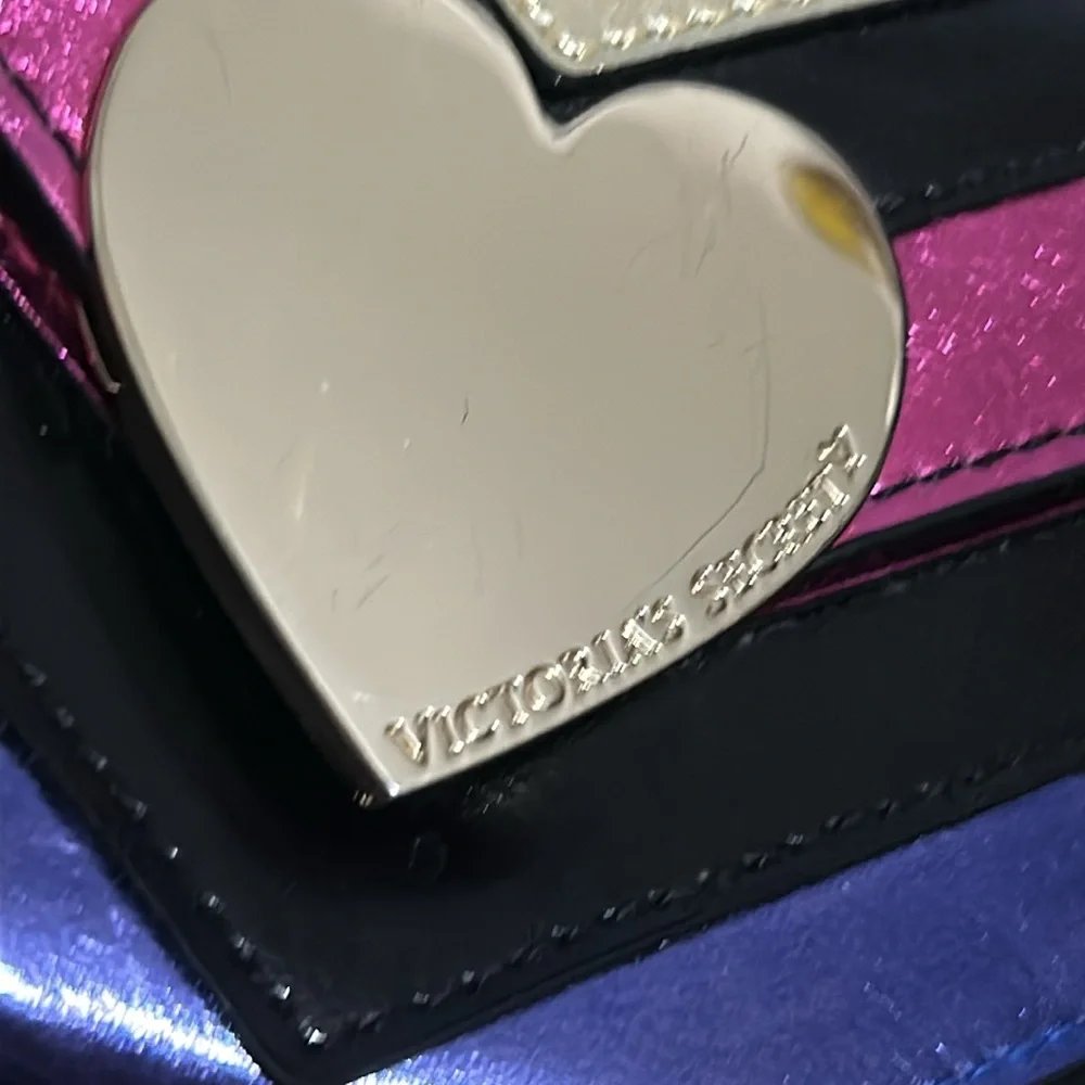 Victoria’s Secret Metallic Rainbow Wallet Heart Snap Closure - Picture 9 of 11